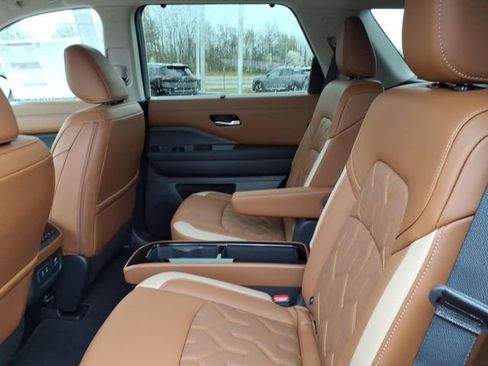 New 2026 Nissan Pathfinder Platinum image 8