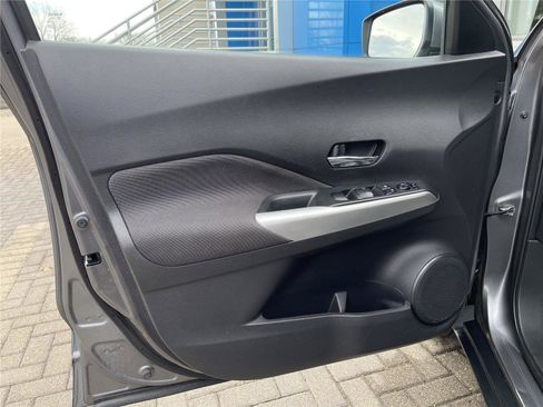 Used 2019 Nissan Kicks SR image 13