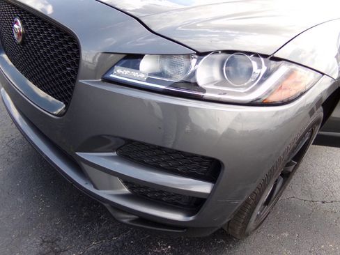 Used 2018 Jaguar F-PACE Premium AWD/4WD image 51
