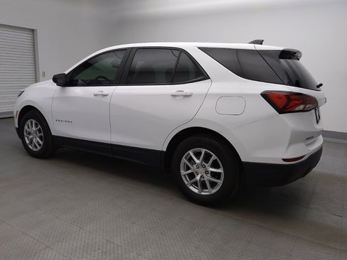 Used 2024 Chevrolet Equinox LS w/ LS Convenience Package FWD image 3