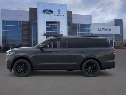 New 2026 Lincoln Navigator Reserve w/ Jet Appearance Package image 3