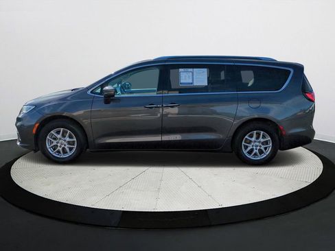 Used 2021 Chrysler Pacifica Touring-L image 7