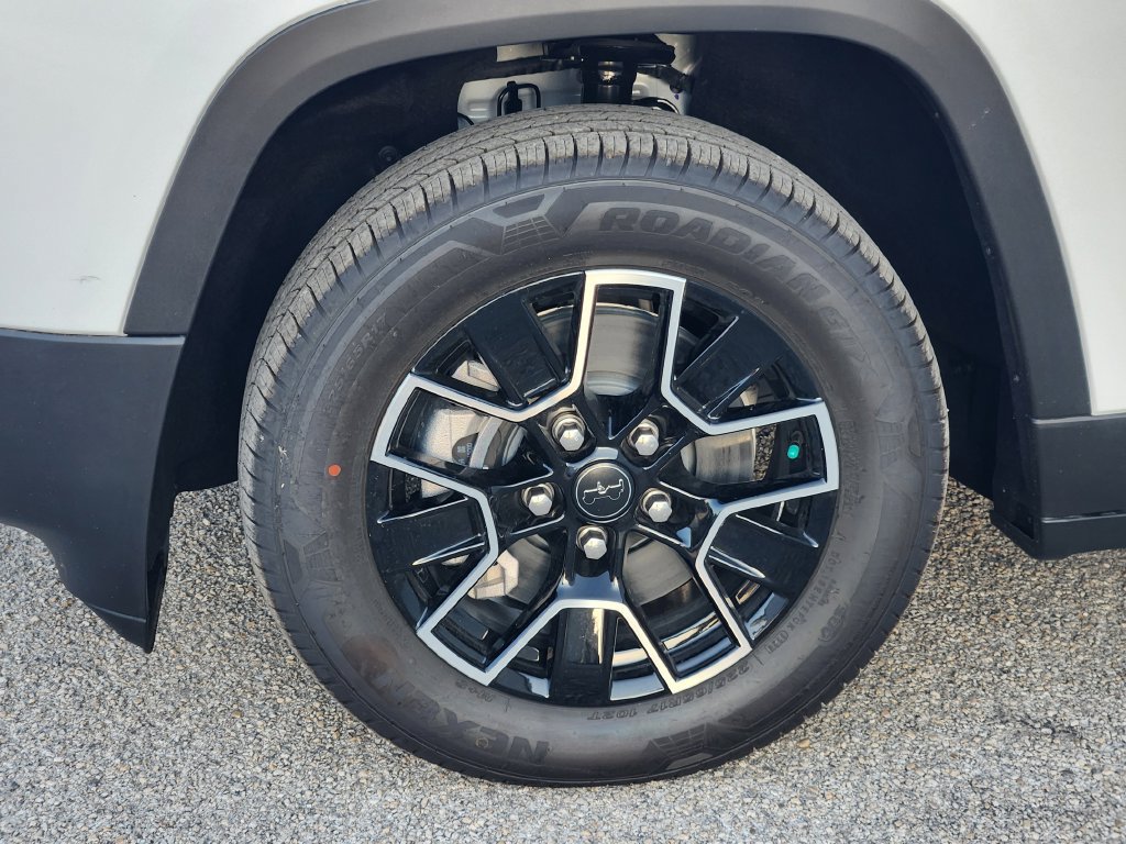 New 2026 Jeep Cherokee AWD/4WD image 8