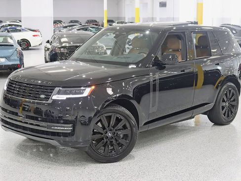 Used 2025 Land Rover Range Rover SE AWD/4WD image 8