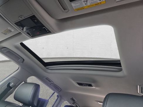 Used 2018 Lexus LX 570 4WD w/ Luxury Package image 33