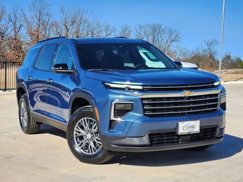 New 2026 Chevrolet Traverse LT w/ Driver Confidence Package FWD image 1