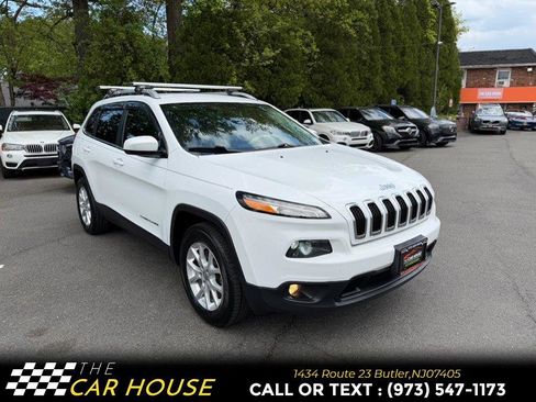 Used 2017 Jeep Cherokee Latitude w/ Comfort & Sound Group AWD/4WD image 11