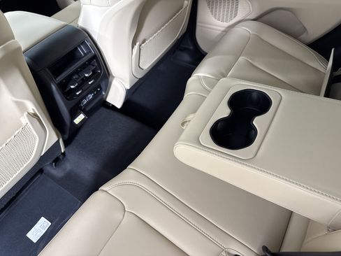 New 2025 Jeep Grand Cherokee Limited image 21