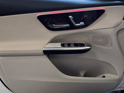 Used 2025 Mercedes-Benz GLC 300 image 32