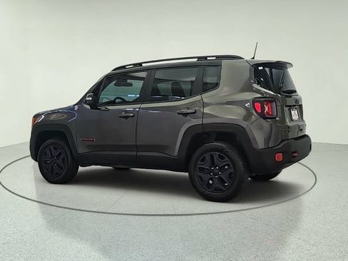 Used 2018 Jeep Renegade Trailhawk AWD/4WD image 4