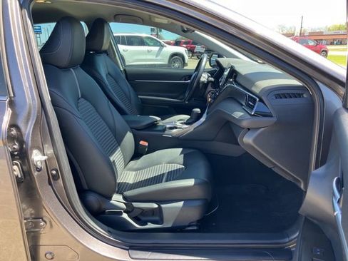 Used 2023 Toyota Camry SE FWD image 11