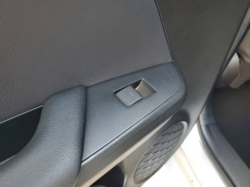 Used 2019 Toyota Prius XLE w/ Phone Cable & Charge Package image 15