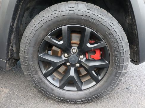 Used 2017 Jeep Cherokee Trailhawk w/ Comfort/Convenience Group AWD/4WD image 45