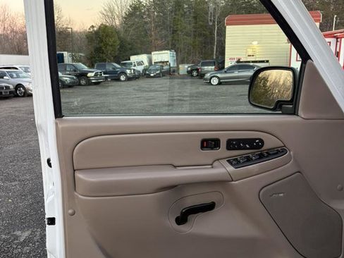 Used 2004 Chevrolet Tahoe Z71 w/ Z71 Preferred Equipment Group image 10