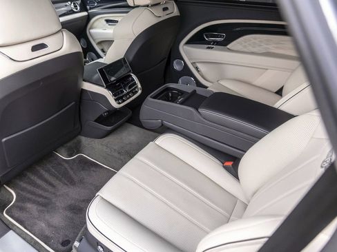 Used 2023 Bentley Bentayga Extended Wheelbase AWD/4WD image 57