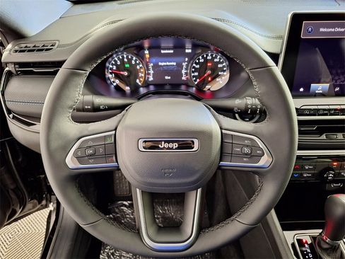 New 2026 Jeep Compass Latitude image 17