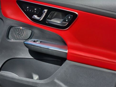 New 2025 Mercedes-Benz GLC 300 4MATIC image 17