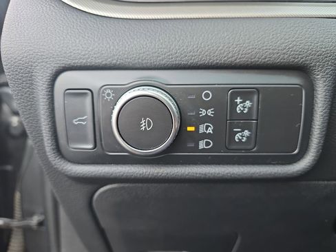 Used 2020 Ford Explorer XLT w/ Equipment Group 202A image 29