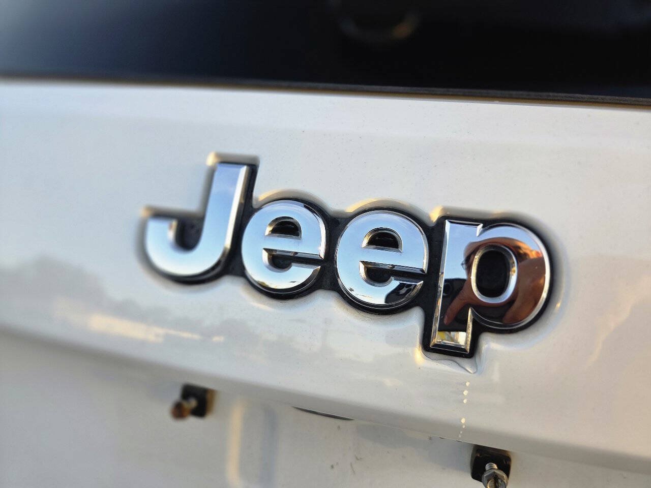 Used 2015 Jeep Grand Cherokee Overland w/ Advanced Technology Group AWD/4WD image 20