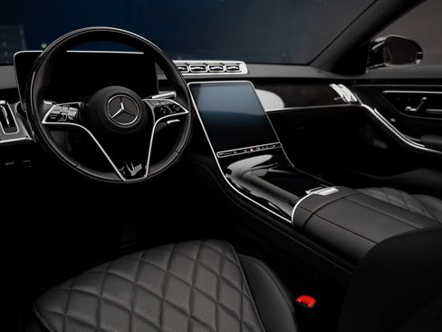 Used 2023 Mercedes-Benz S 580 4MATIC Sedan image 2