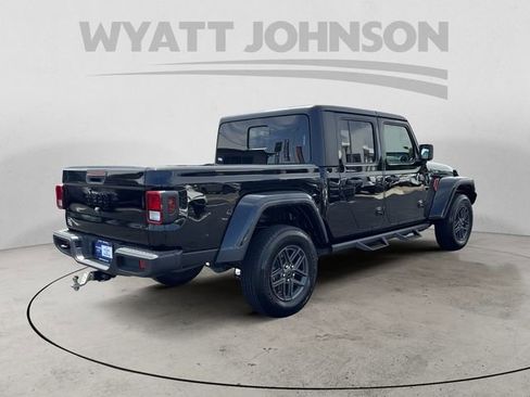 Used 2024 Jeep Gladiator Sport AWD/4WD image 5