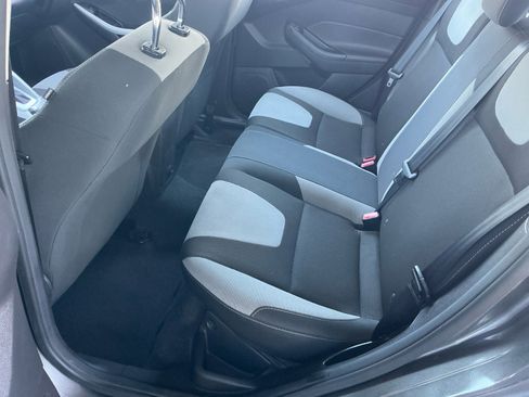 Used 2012 Ford Focus SE FWD image 19