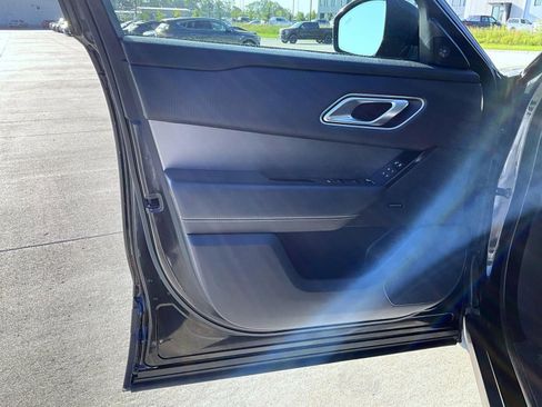 Used 2018 Land Rover Range Rover Velar S image 10