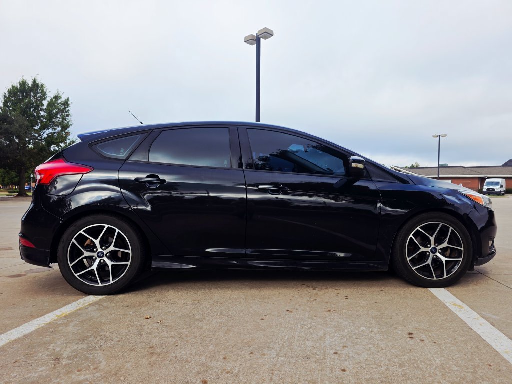 Used 2015 Ford Focus SE w/ SE Sport Package FWD image 23