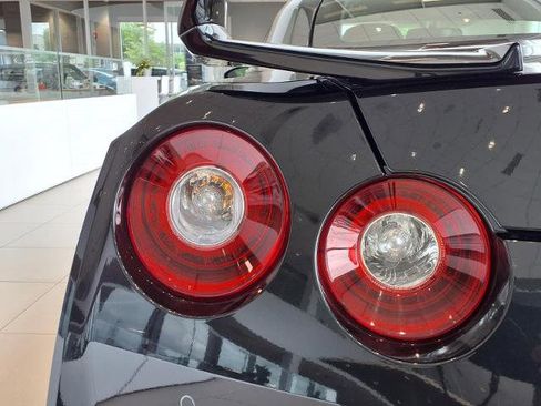 Certified 2024 Nissan GT-R w/ T-Spec Takumi Edition AWD/4WD image 11