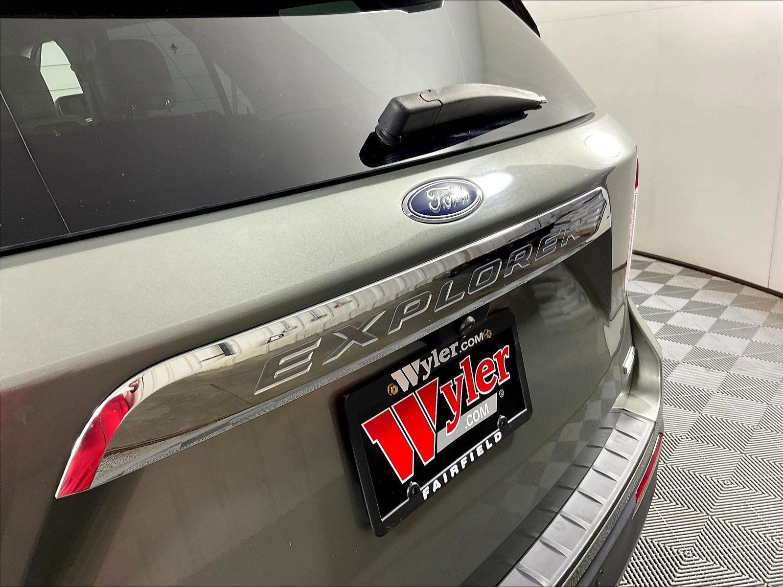 Used 2020 Ford Explorer XLT w/ Equipment Group 202A AWD/4WD image 24