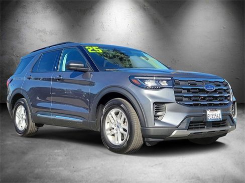 Used 2025 Ford Explorer Active image 2