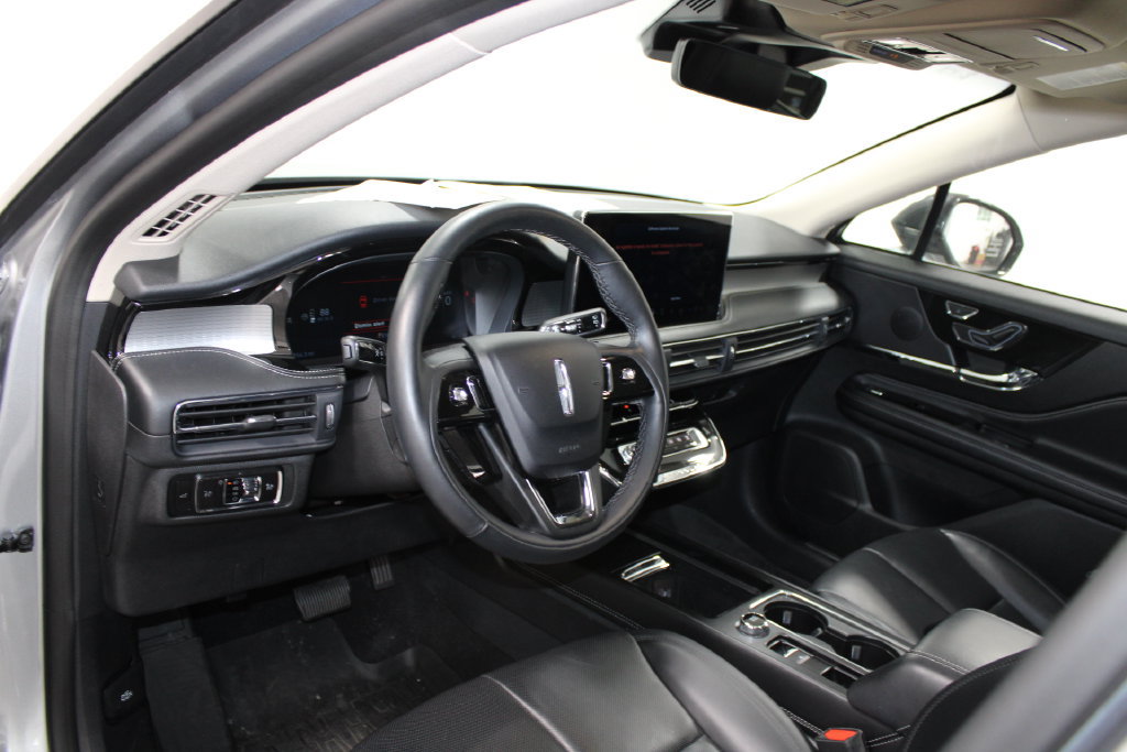 Used 2023 Lincoln Corsair AWD w/ Equipment Group 101A image 19