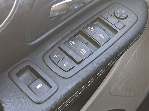 Used 2014 Chrysler Town & Country Touring-L w/ Driver Convenience Group image 19