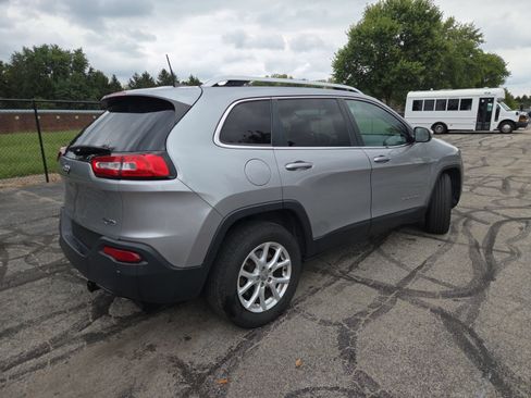 Used 2017 Jeep Cherokee Latitude w/ Safety/Convenience Group AWD/4WD image 7