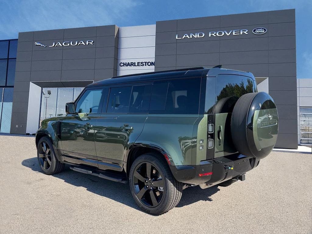 New 2026 Land Rover Defender 110 X-Dynamic SE AWD/4WD image 3