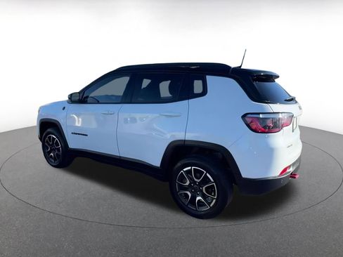 Used 2025 Jeep Compass Trailhawk image 10