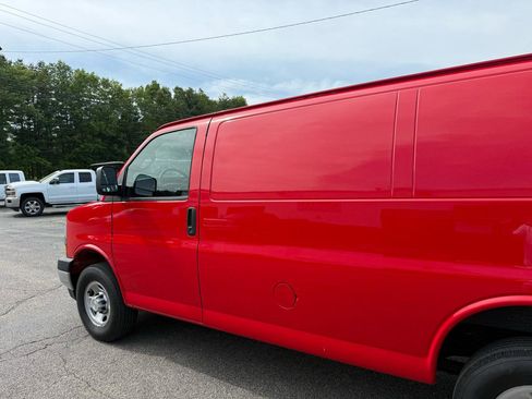 Used 2022 Chevrolet Express 2500 w/ Driver Convenience Package RWD image 6