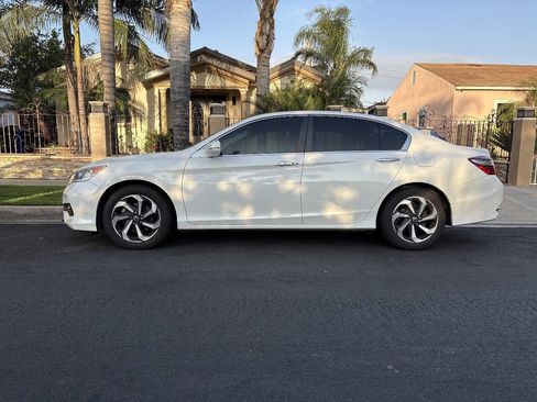 Used 2017 Honda Accord EX image 4