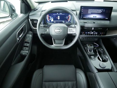 Used 2025 Nissan Rogue Platinum w/ Platinum Premium Package image 16