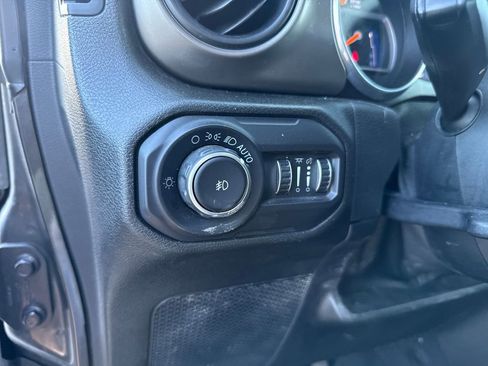 Used 2018 Jeep Wrangler Unlimited Sport S AWD/4WD image 11