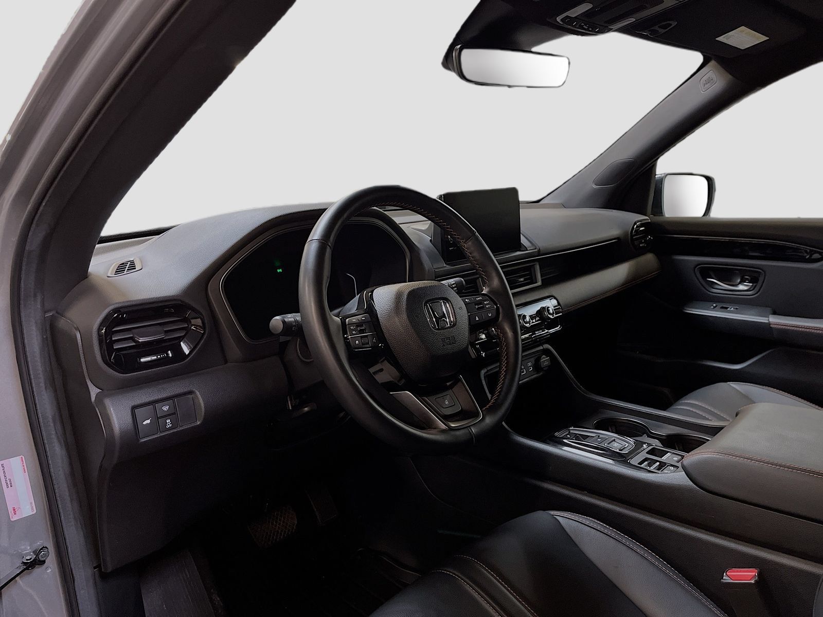 Used 2025 Honda Pilot TrailSport image 9
