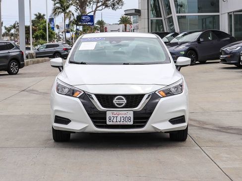 Used 2022 Nissan Versa SV FWD image 2
