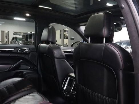 Used 2017 Porsche Cayenne Turbo AWD/4WD image 22