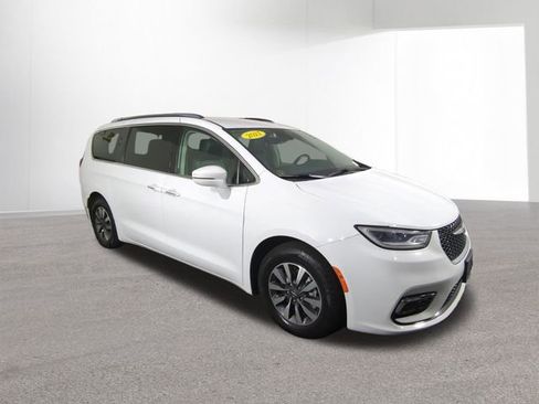 Used 2021 Chrysler Pacifica Touring-L image 11