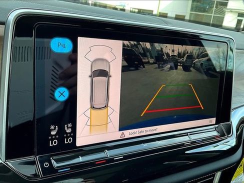 New 2025 Volkswagen Atlas SE image 21