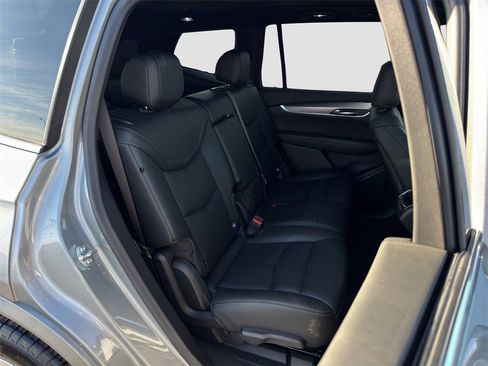 Used 2025 Cadillac XT6 Luxury image 26