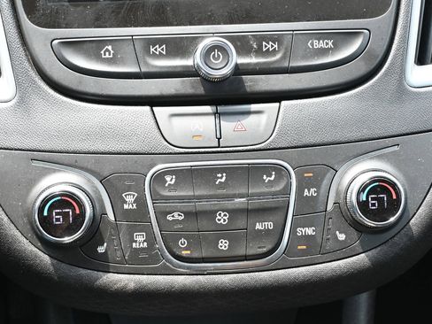 Used 2024 Chevrolet Malibu LT FWD image 18