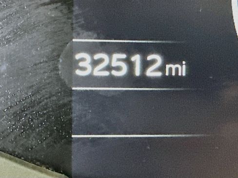 Used 2025 Toyota Prius LE FWD image 19