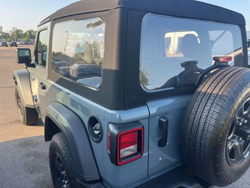 Used 2024 Jeep Wrangler Sport image 4