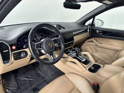 Certified 2021 Porsche Cayenne E-Hybrid AWD/4WD image 4